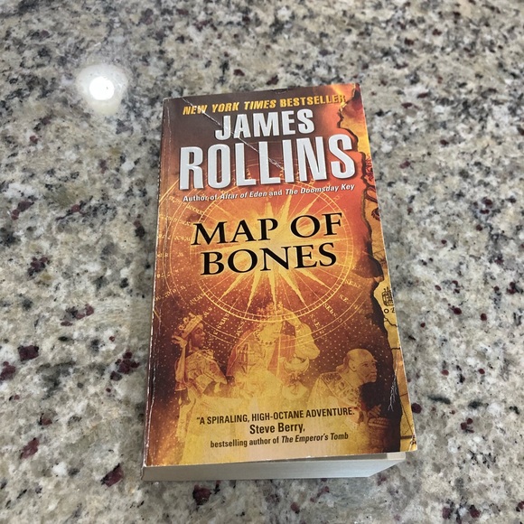 Map Of Bones by James Rollins paperback slight bend on cover - Picture 1 of 6